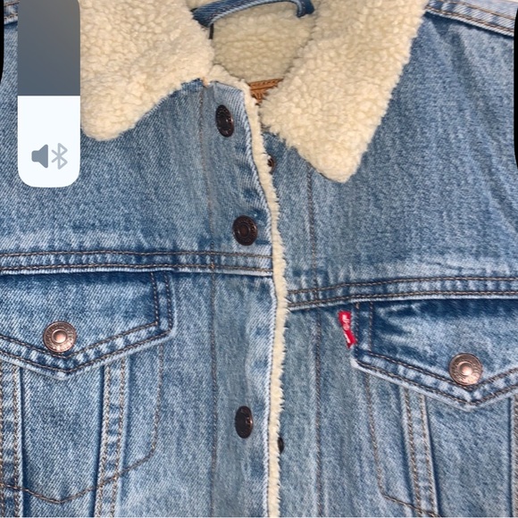 LEVI'S Women's Original Sherpa Trucker Jean Jacket - Picture 5 of 7